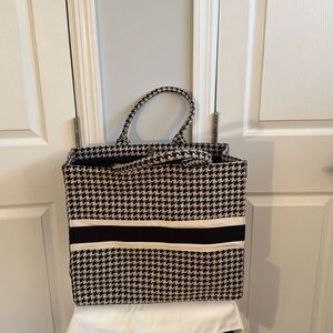 Time and Tru Women's Large Woven Tote Bag Black White